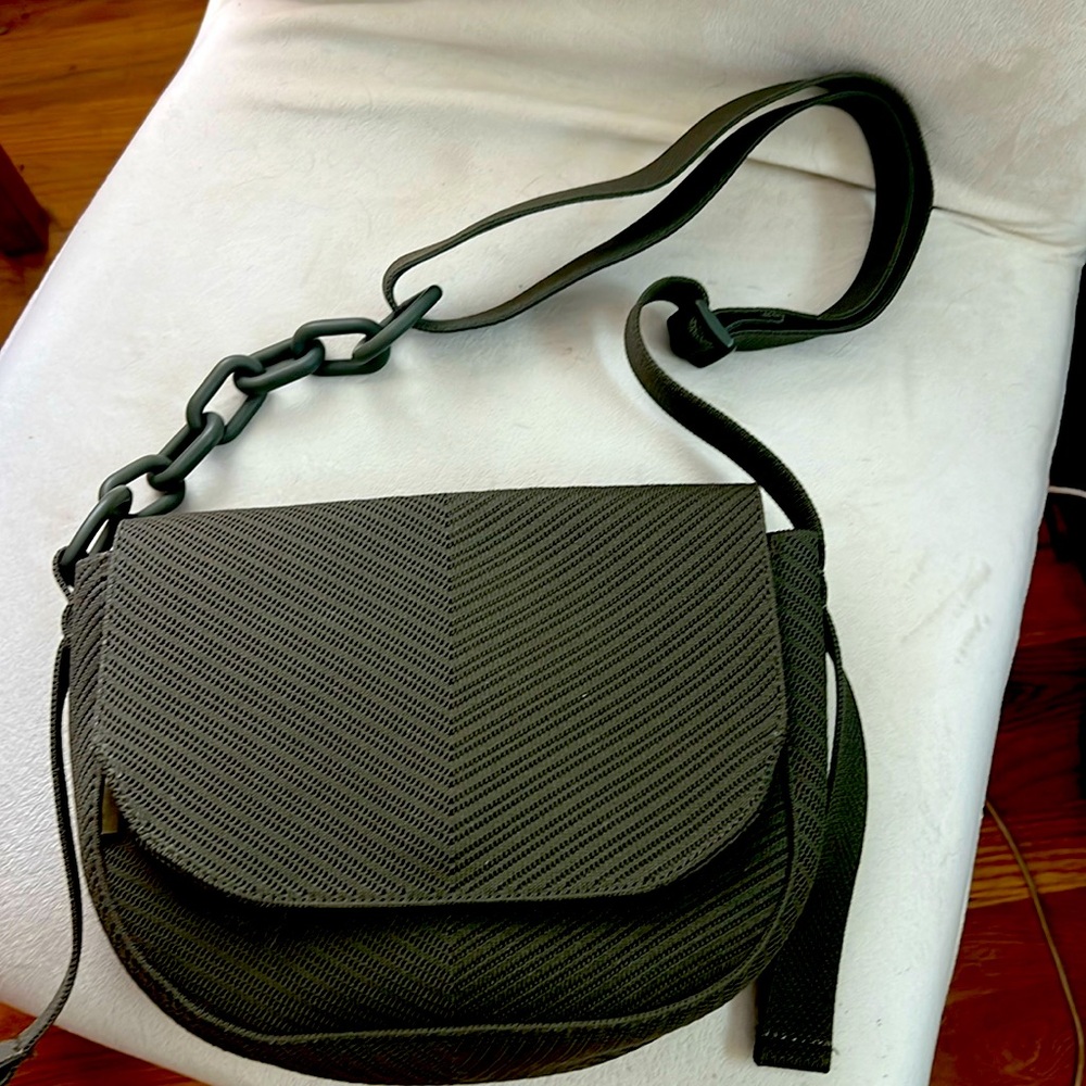 Vivaia The Casual Crossbody Bag Sofia Grey Olive Green